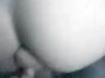 അതിനാൽ സുന്ദരിയായ സുന്ദരിയായ കാമുകി തന്റെ സുഹൃത്തിന്റെ ഓർഡർക്കായി ഈ വീഡിയോ നിർമ്മിക്കുക