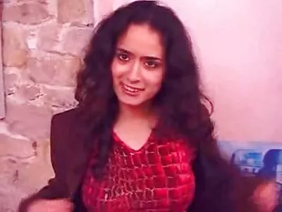 ഒരു കുഞ്ഞ് ബ്ലോ ജോബ് കൊടുക്കുന്നു