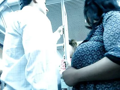 ബ്രായിൽ നിന്ന് വലിയ മുലകൾ വീഴുന്നു