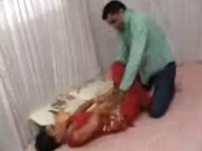 രണ്ട് ലെസ്ബിയൻമാർ ഒന്നിനു മുകളിൽ മറ്റൊന്നാണ്