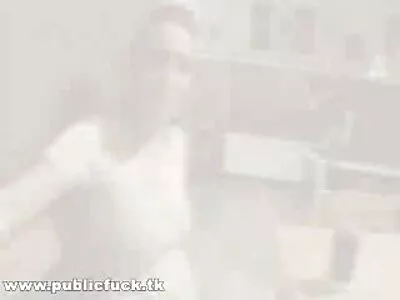 ട്യൂബിനുള്ളിൽ കോഴിക്കുഞ്ഞ് തെറിക്കുന്നു