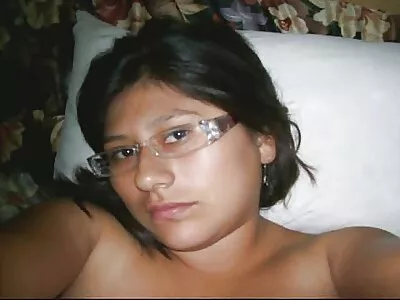 തടിച്ച സ്ത്രീ ഒറ്റയ്ക്ക് രസിക്കുന്നു