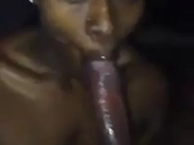 അമച്വർ ദമ്പതികൾ ക്യാമറയിൽ കുതിക്കുന്നു