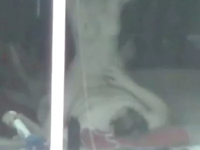 അവളുടെ ബമ്മിന് ദൃഢമായ ബോണർ